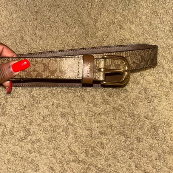 Medium Sized Signature Look Coach Belt - Picture 1 of 3